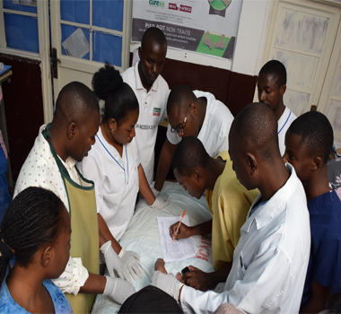 HÃ´pital Tertiaire HEAL Africa : MÃ©decins et Infirmiers en orthopÃ©die formÃ©s sur le counseling et le traitement de pieds-bots varus-equin (PBVE) selon la mÃ©thode de PONSETI