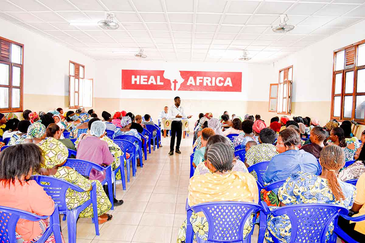 Renforcement des Capacités des Femmes Parents d’Enfants Pris en Charge par HEAL Africa : Éducation Parentale, Autonomie Financière et Jardinage Urbain