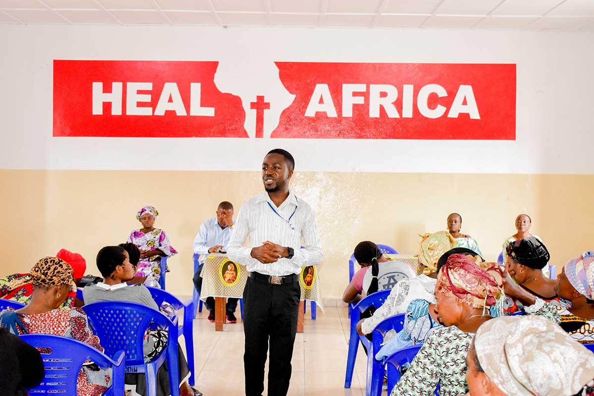 Renforcement des Capacités des Femmes Parents d’Enfants Pris en Charge par HEAL Africa : Éducation Parentale, Autonomie Financière et Jardinage Urbain