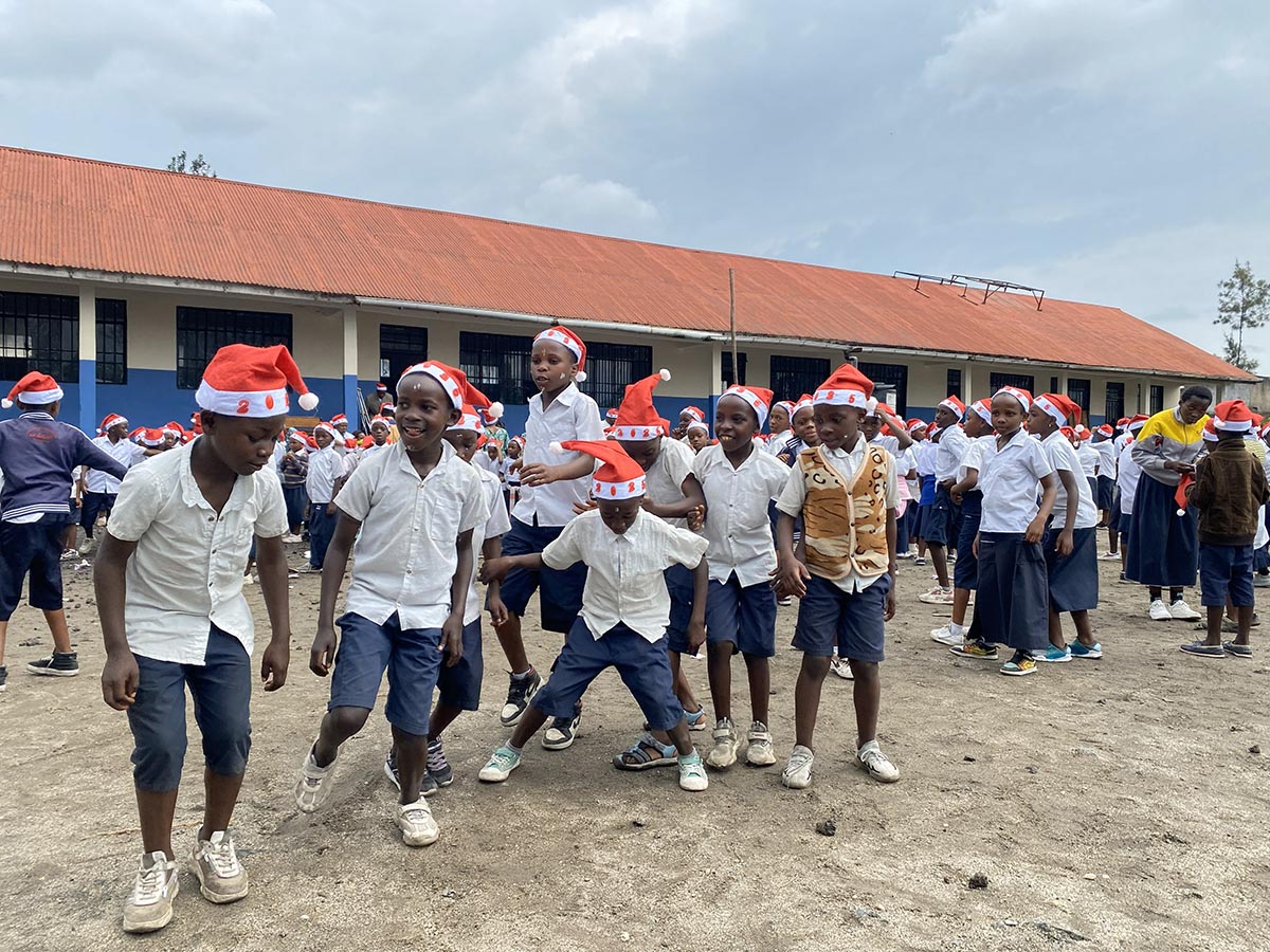 Célébration de Noël à GSF Mugunga : de la danse, de la joie, des rires qui font écho