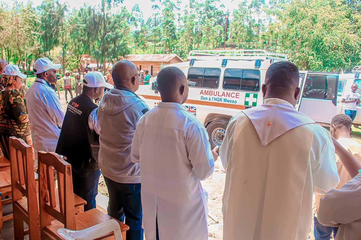 HEAL Africa, Masisi : l’Hôpital Général de Référence de Mweso doté d’une nouvelle ambulance pour sauver davantage de vies