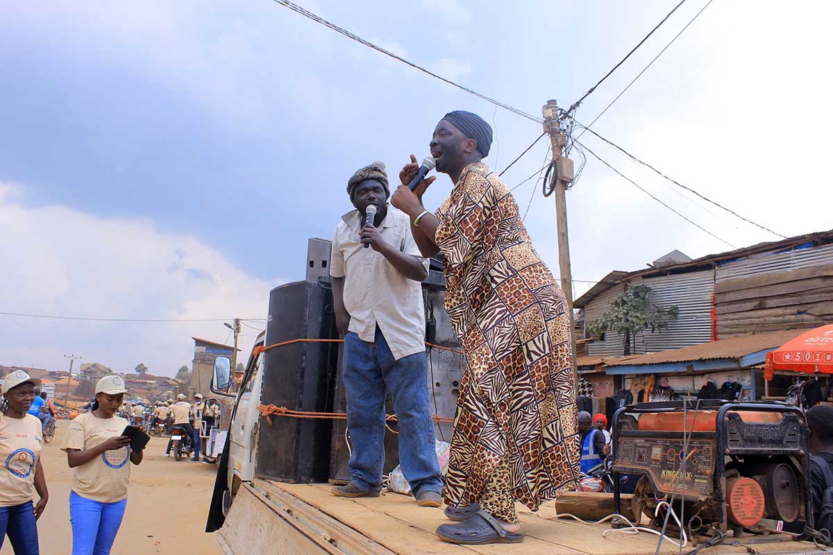 Butembo-Kanyabayonga : HEAL Africa et AHDI rapprochent la sensibilisation des communautés riveraines de la RN2 sur risques d’EAS
